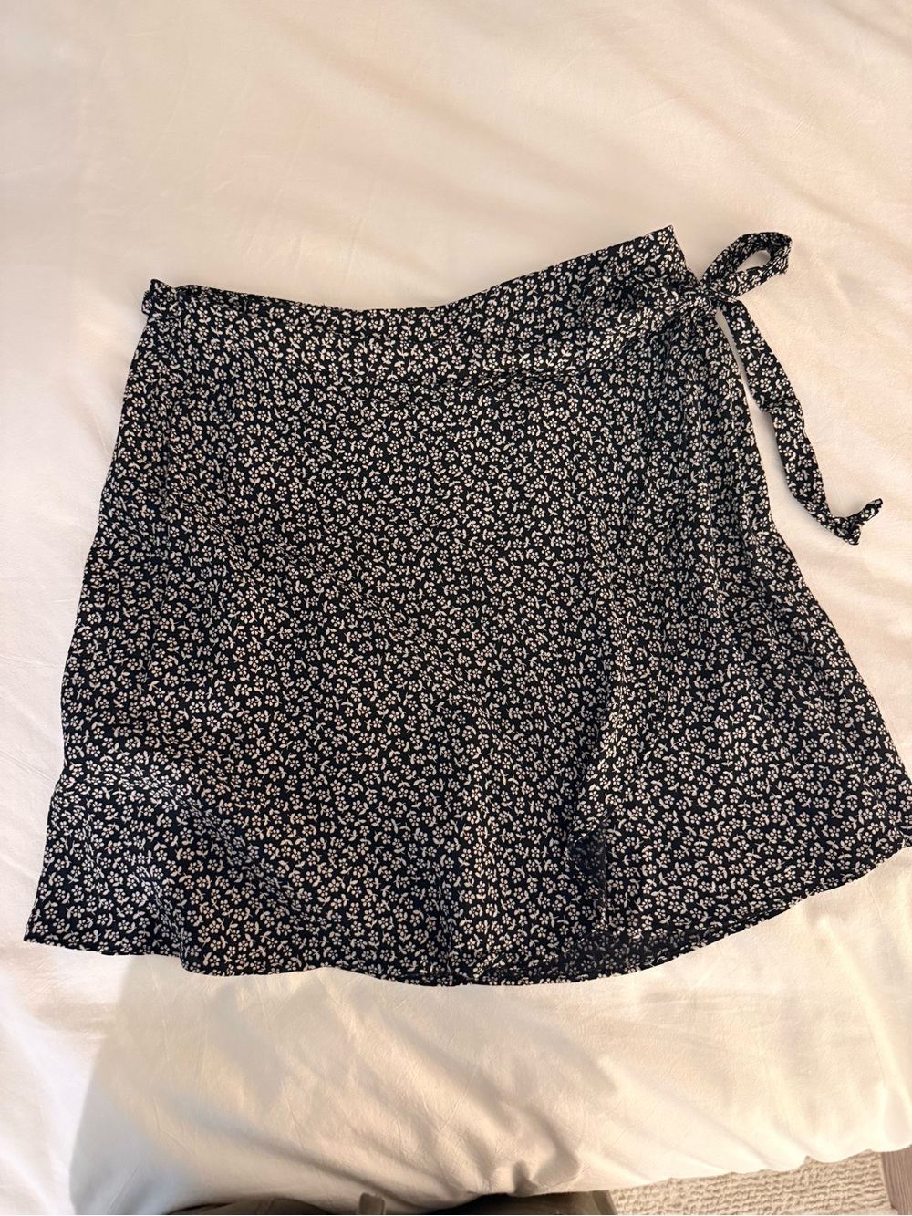 Madewell Black Floral Wrap Skirt with White Ditsy Print (Size 2)